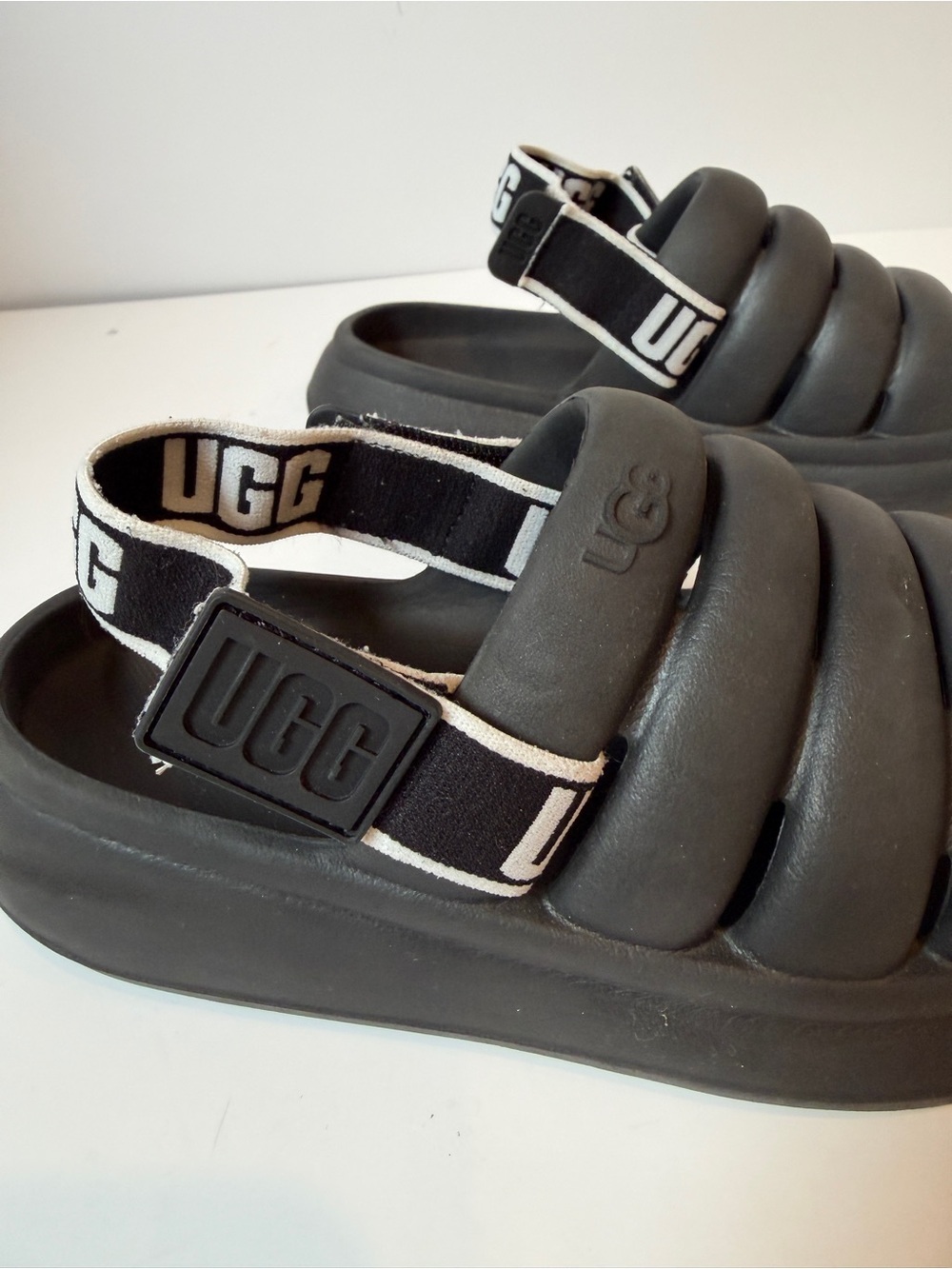 UGG Sport Yeah Webbing Strap Foam Slide Sandals Matte Black Kids 1 - Picture 4 of 9